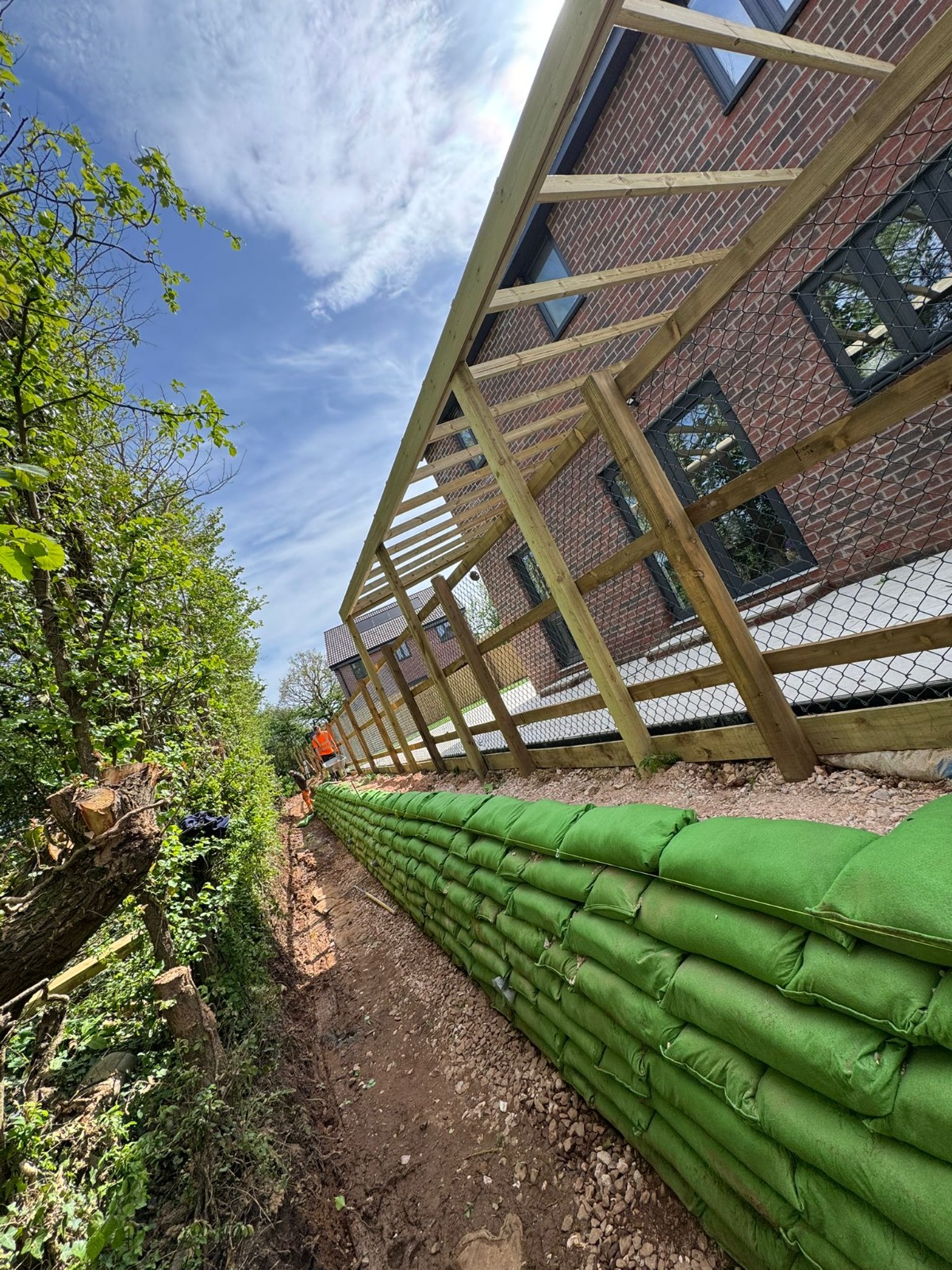 Side view of 1.3m Rootlok vegetated retaining wall below wooden boundary fencing Wellingborough Northamptonshire